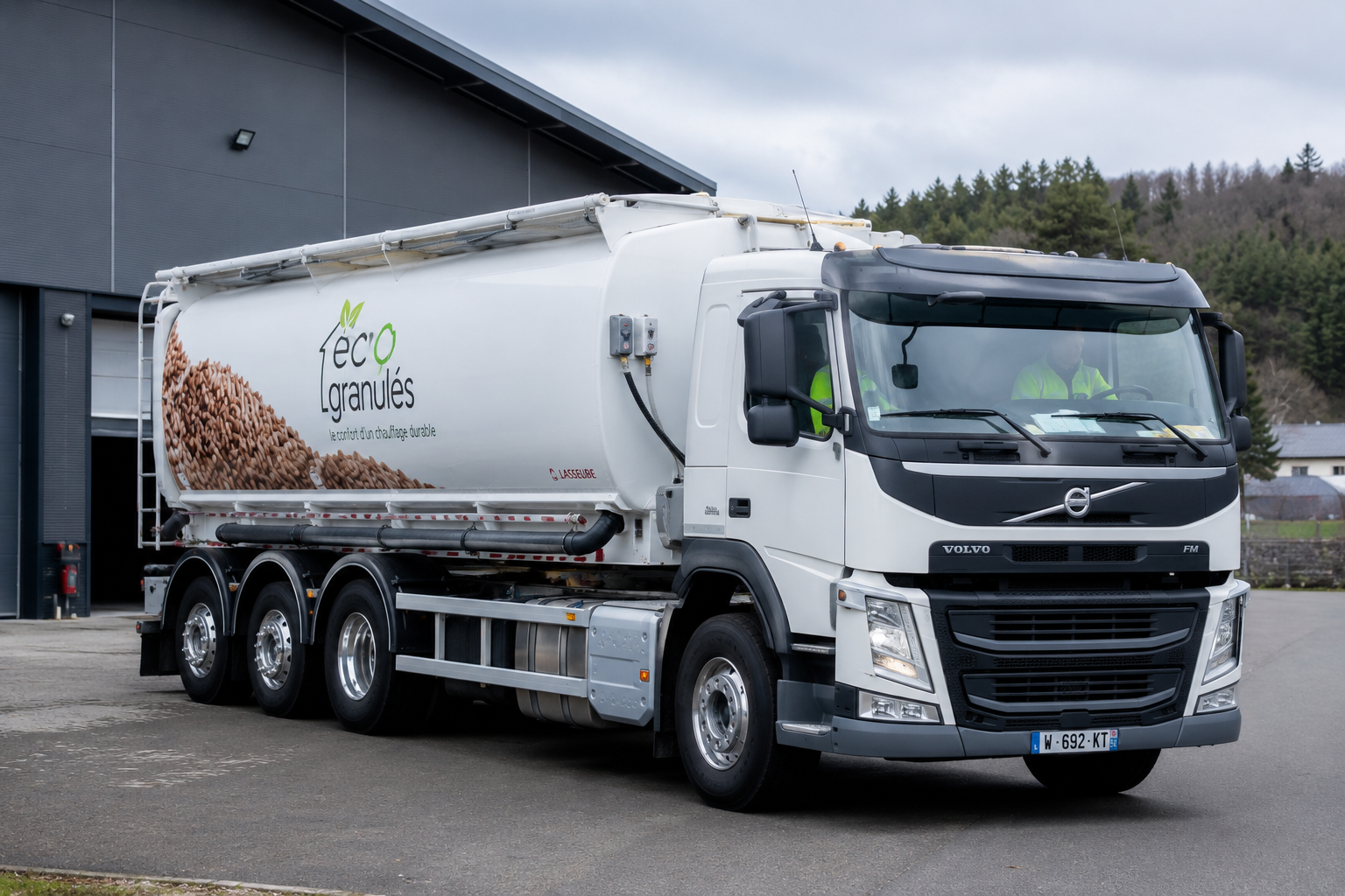 Camion de livraison de granulés de bois BFC Pellets — export vers la Suisse