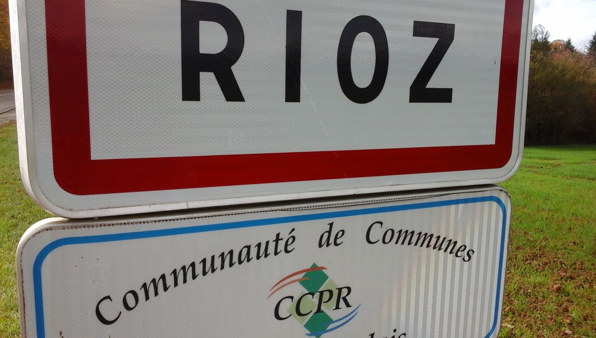 Équipe BFC Pellets devant le site industriel de Rioz, Haute-Saône
